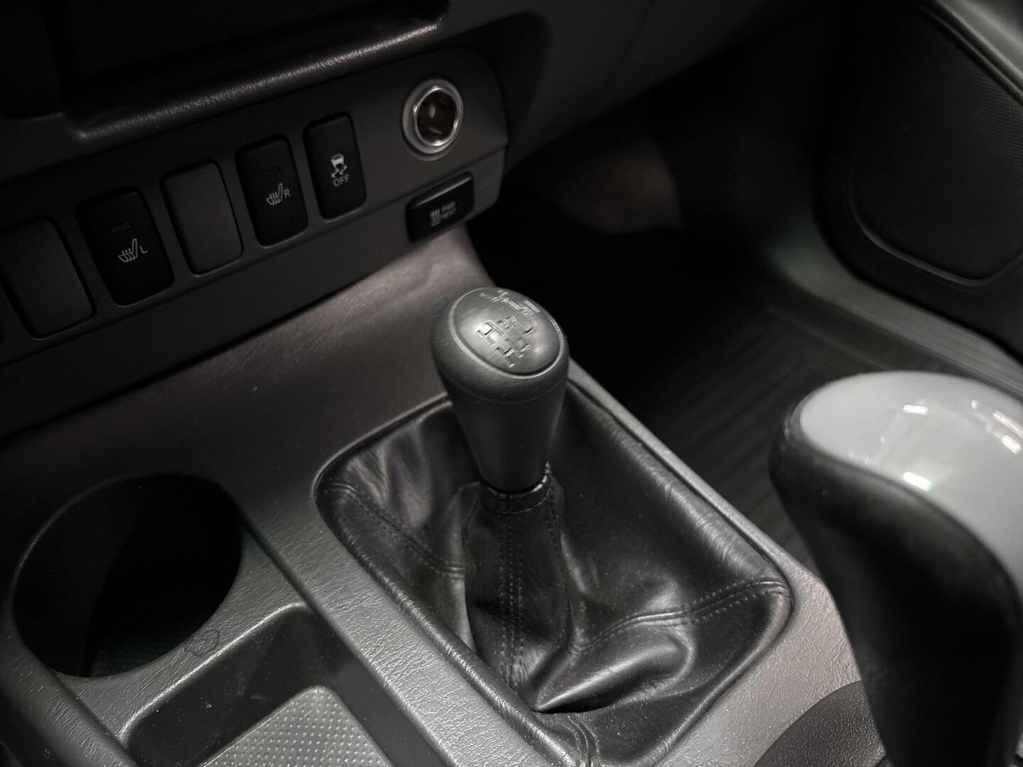 TOYOTA Hilux 2012