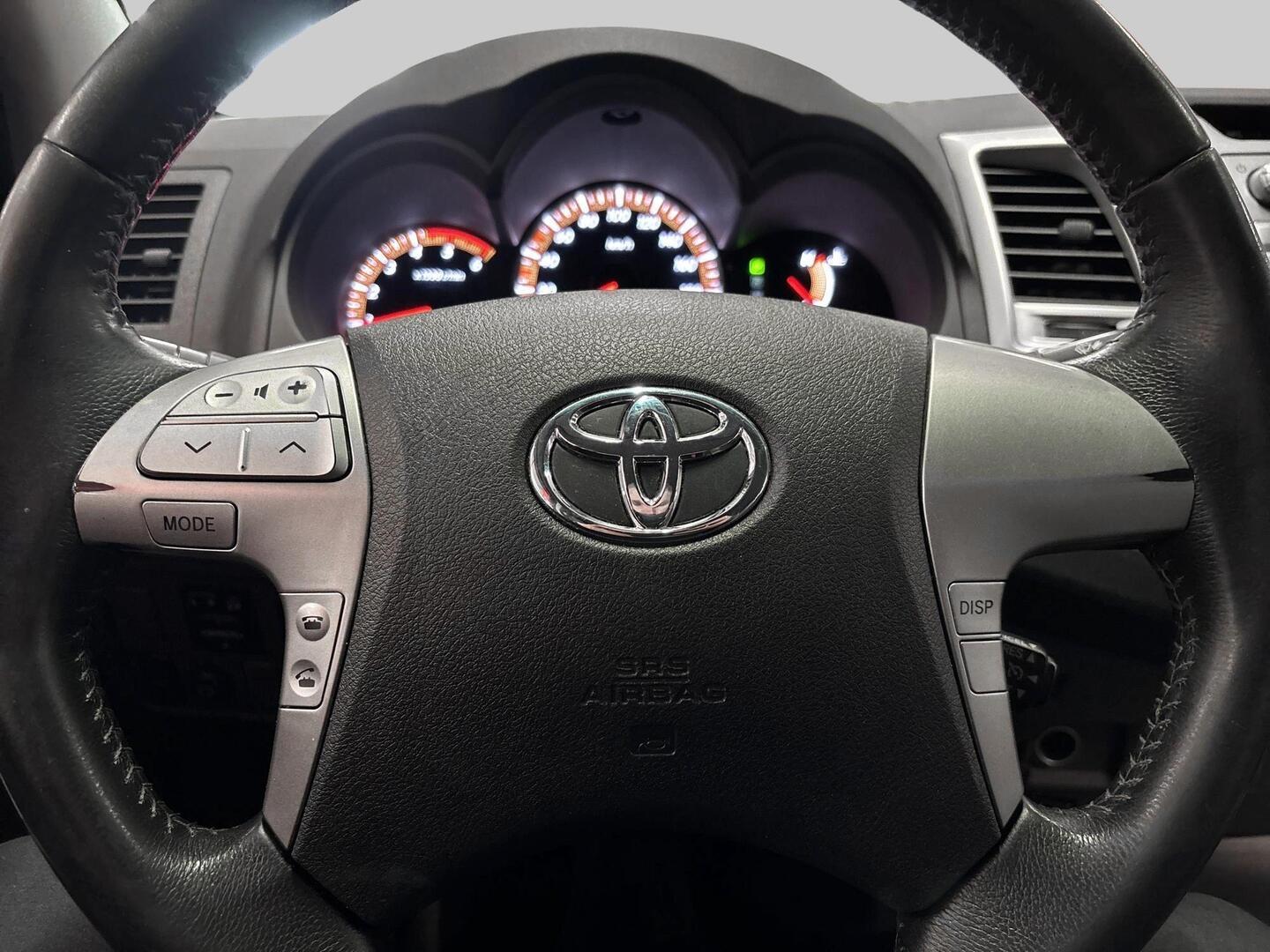 TOYOTA Hilux 2012