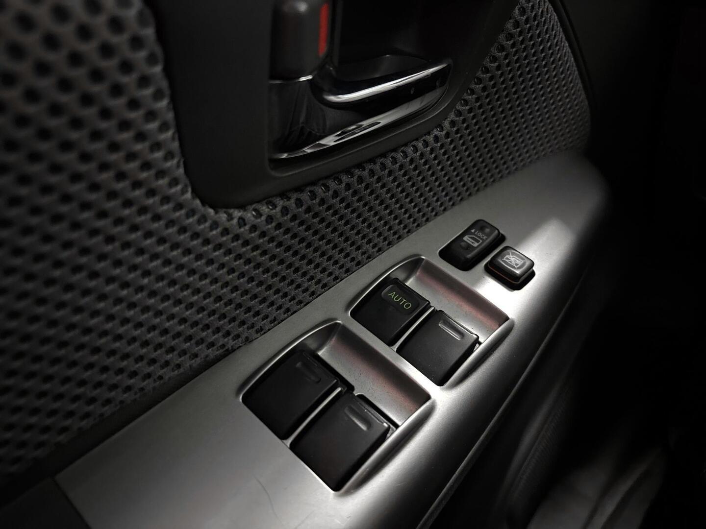 TOYOTA Hilux 2012