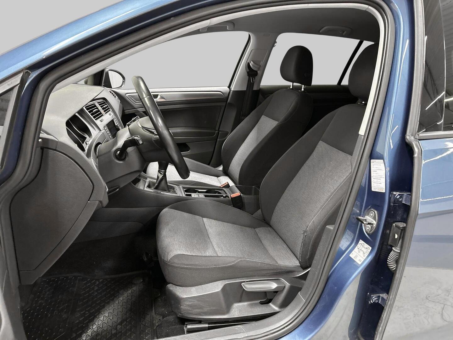 VOLKSWAGEN Golf 2012