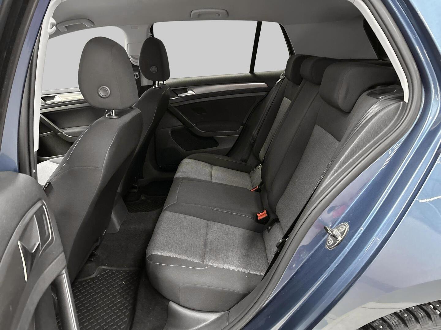 VOLKSWAGEN Golf 2012