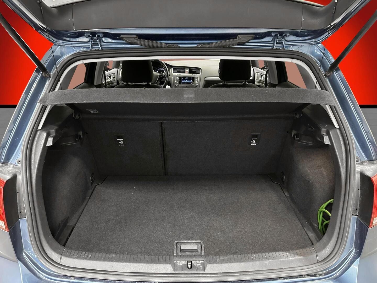 VOLKSWAGEN Golf 2012