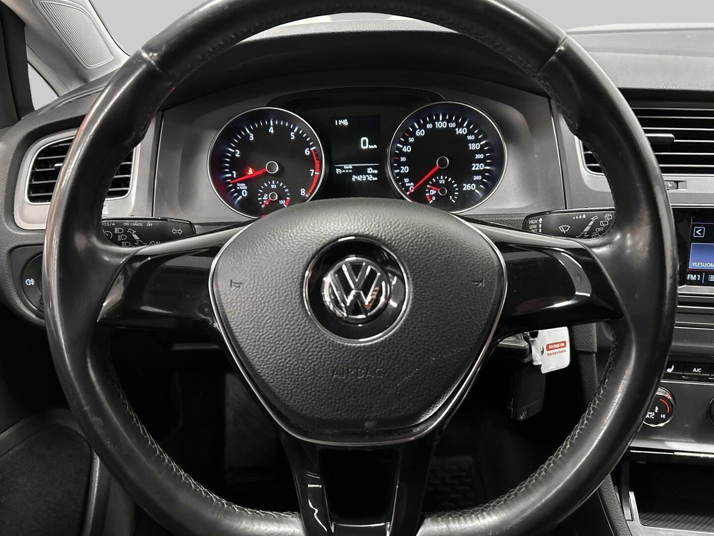VOLKSWAGEN Golf 2012