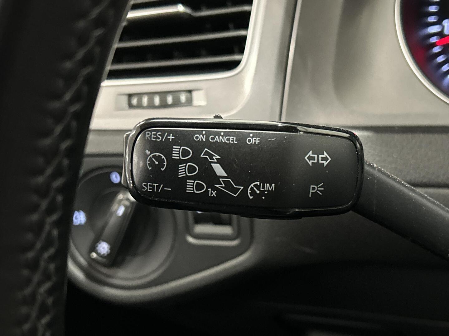 VOLKSWAGEN Golf 2012