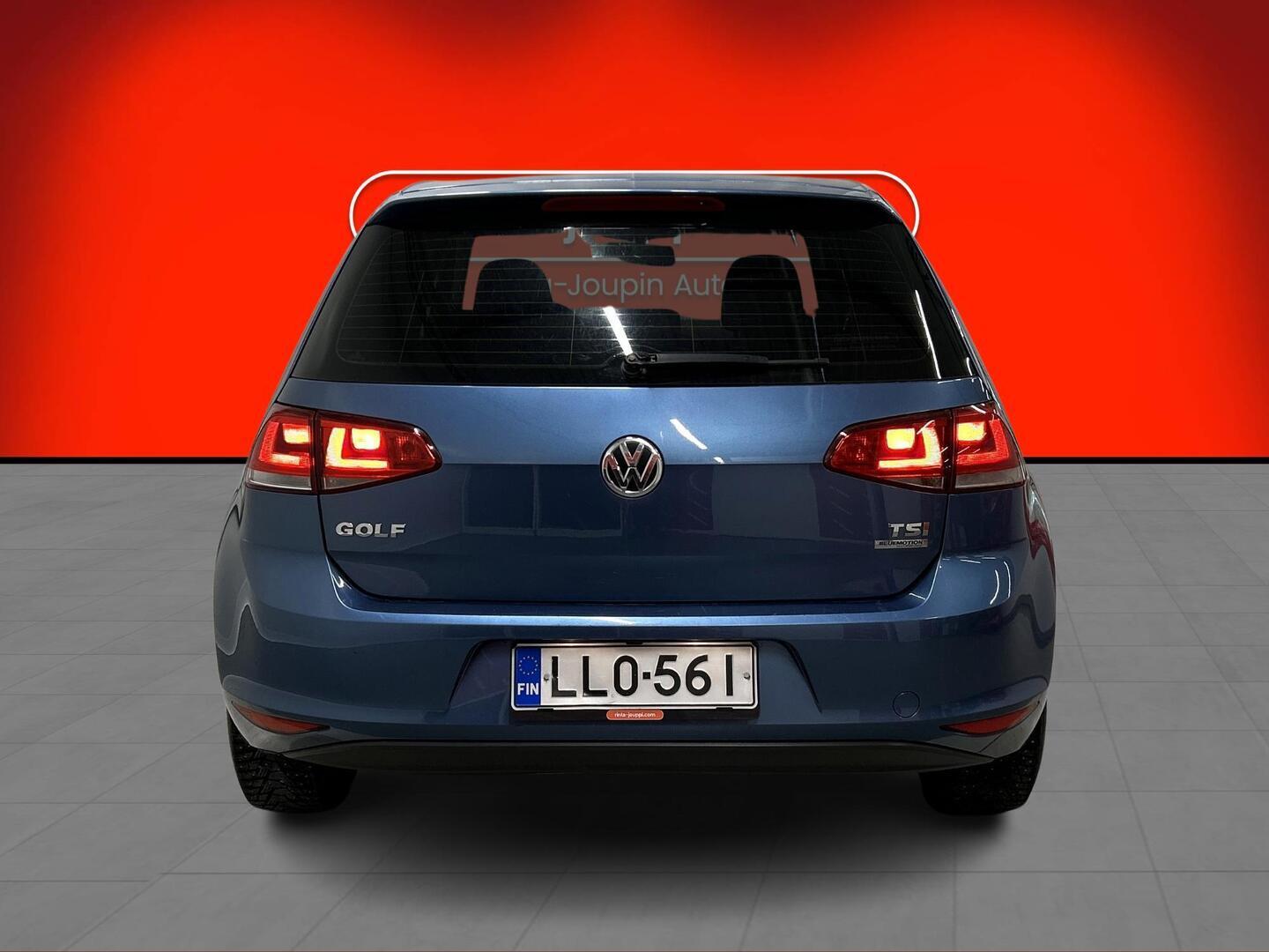 VOLKSWAGEN Golf 2012