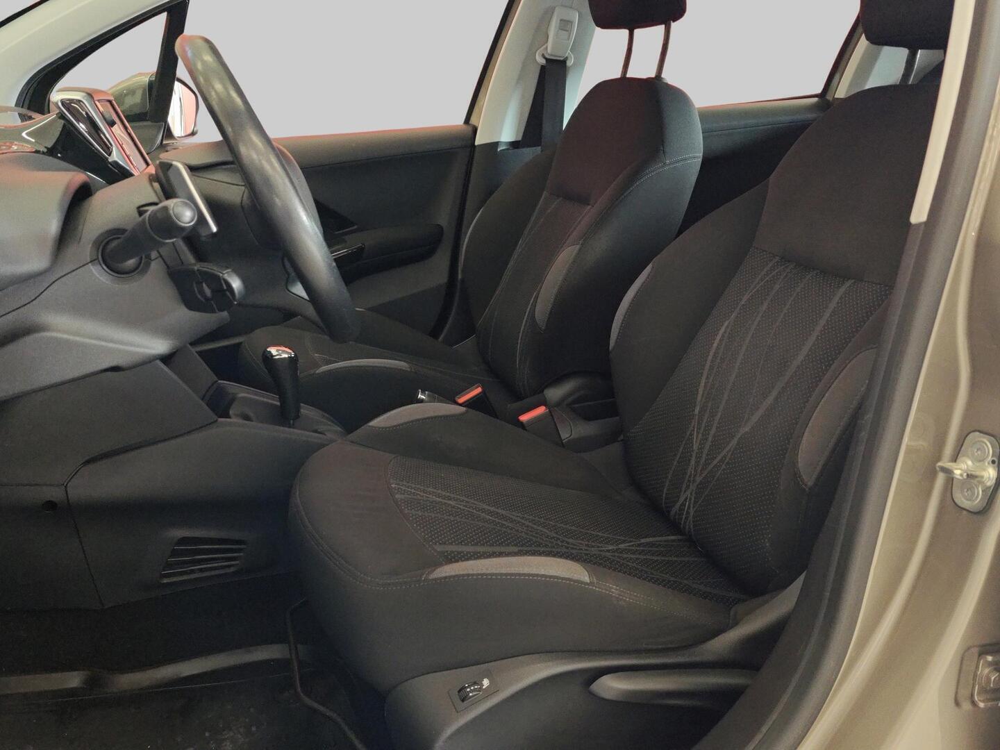 PEUGEOT 208 2013