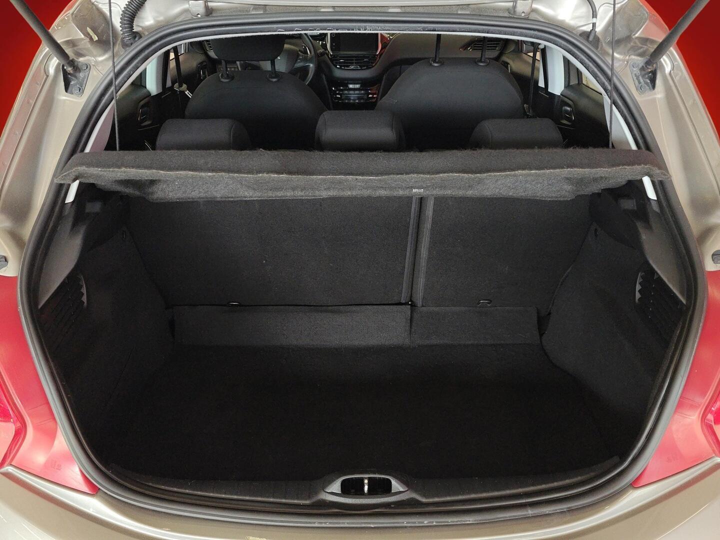 PEUGEOT 208 2013