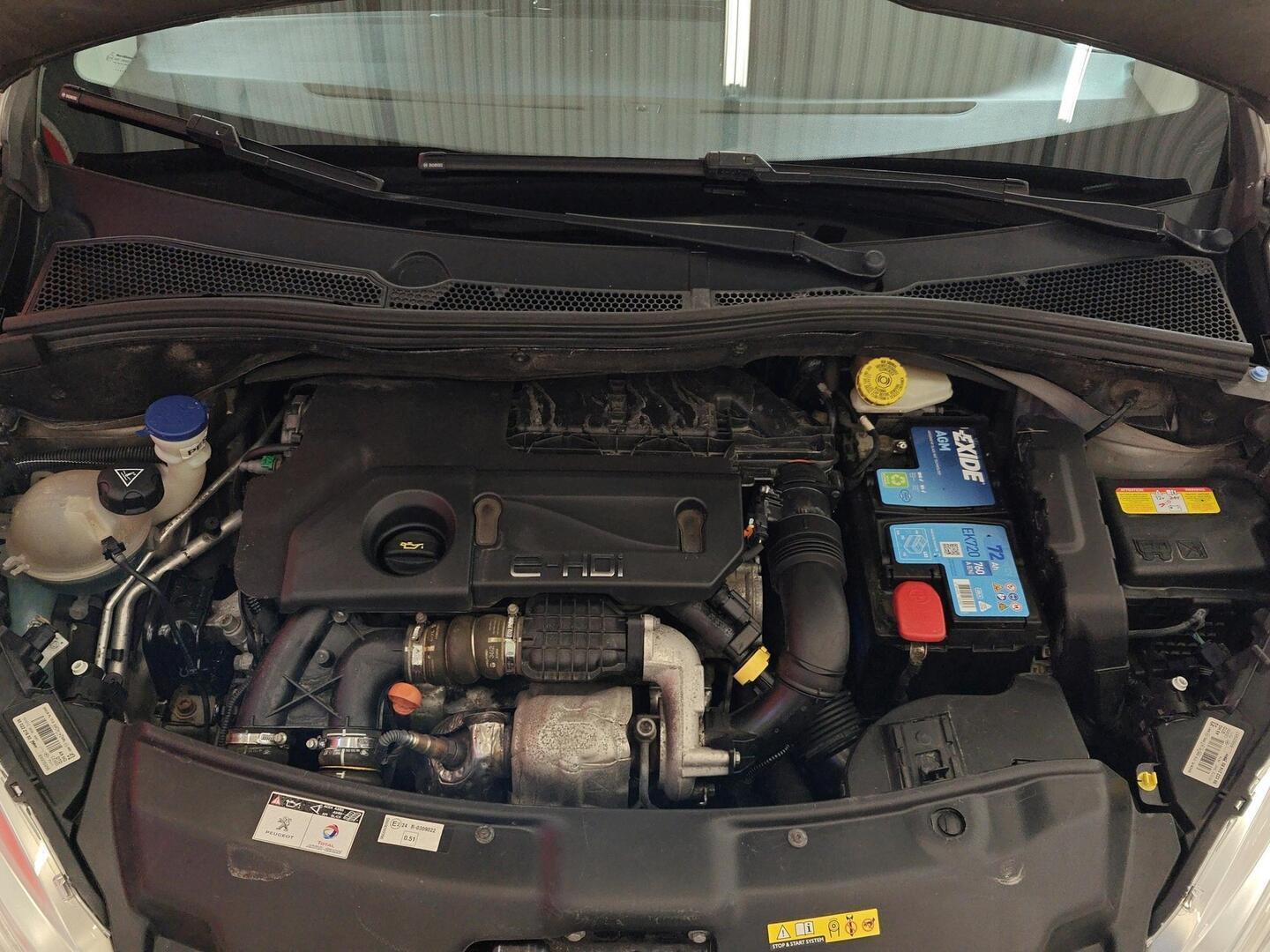 PEUGEOT 208 2013
