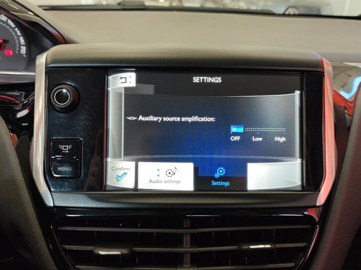 PEUGEOT 208 2013