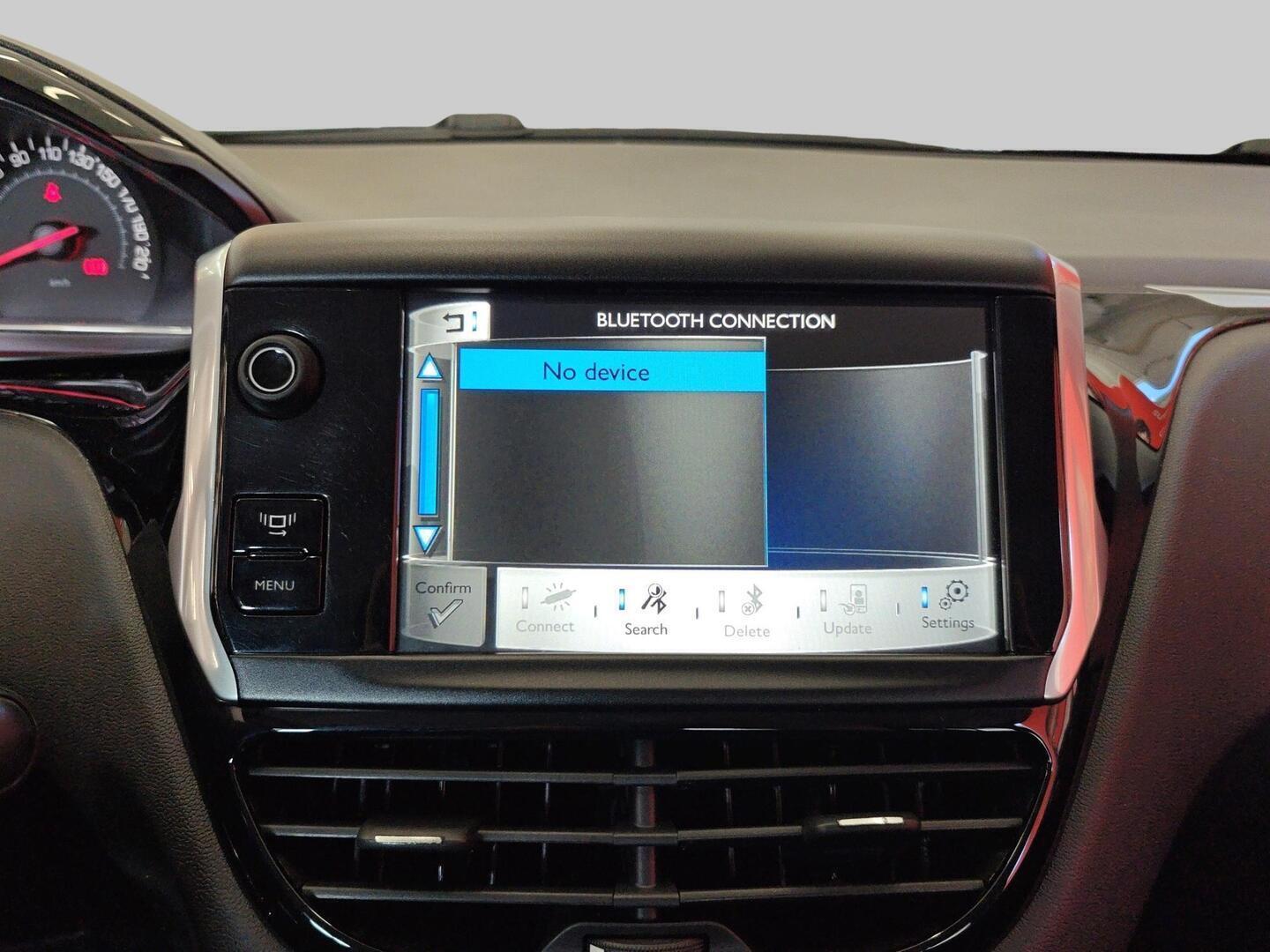 PEUGEOT 208 2013
