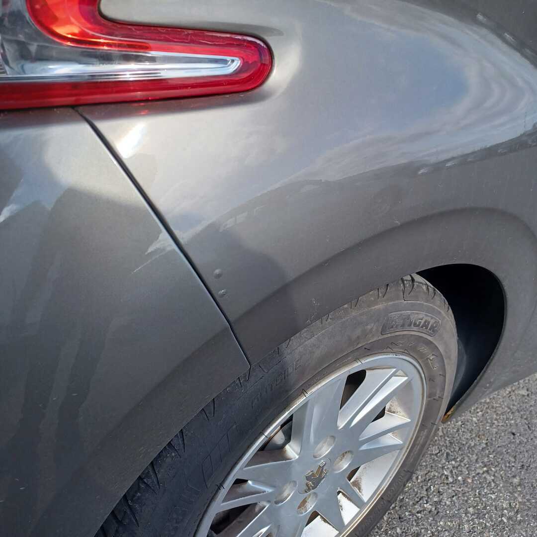 PEUGEOT 208 2013