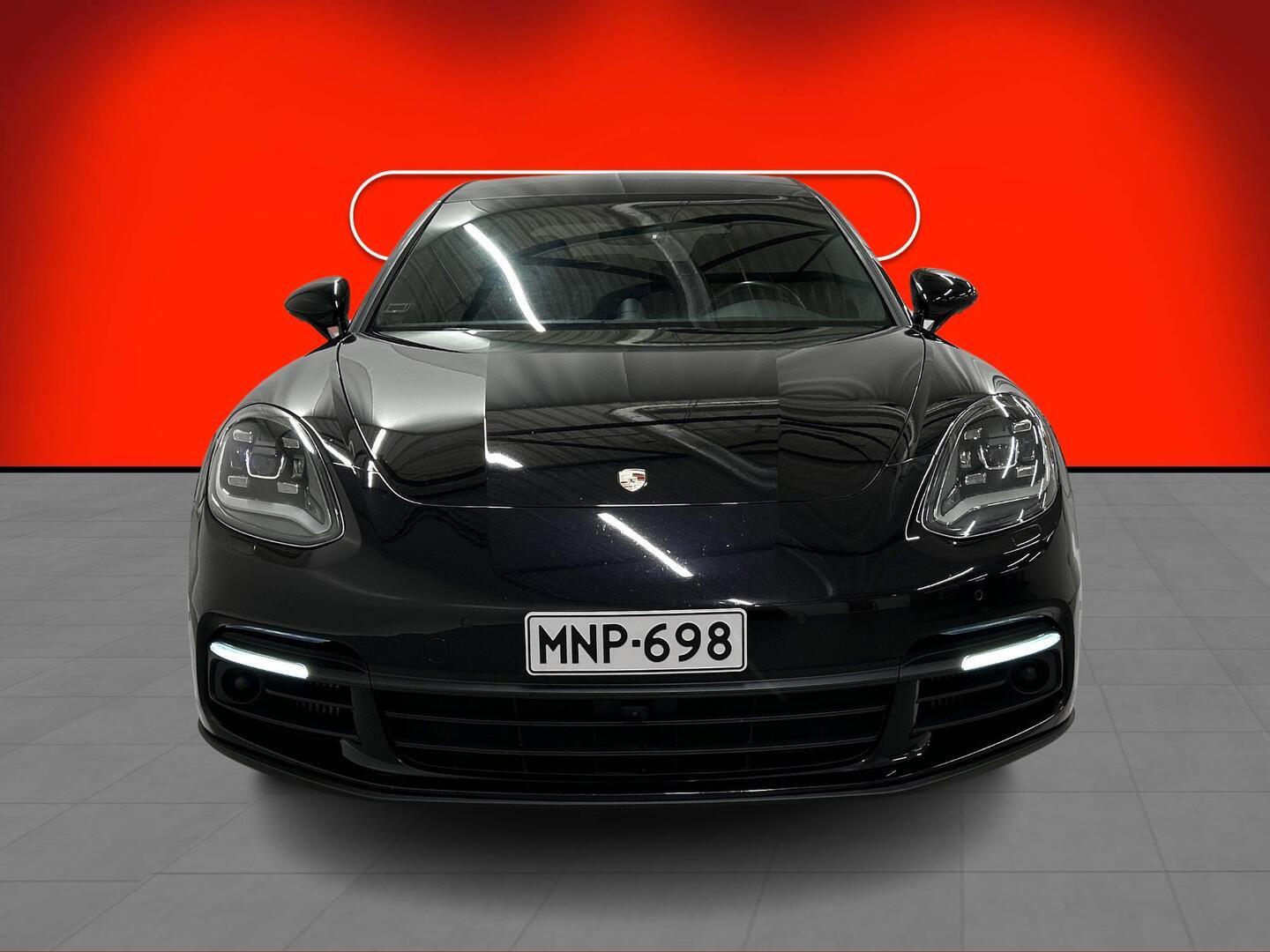 PORSCHE Panamera 2018