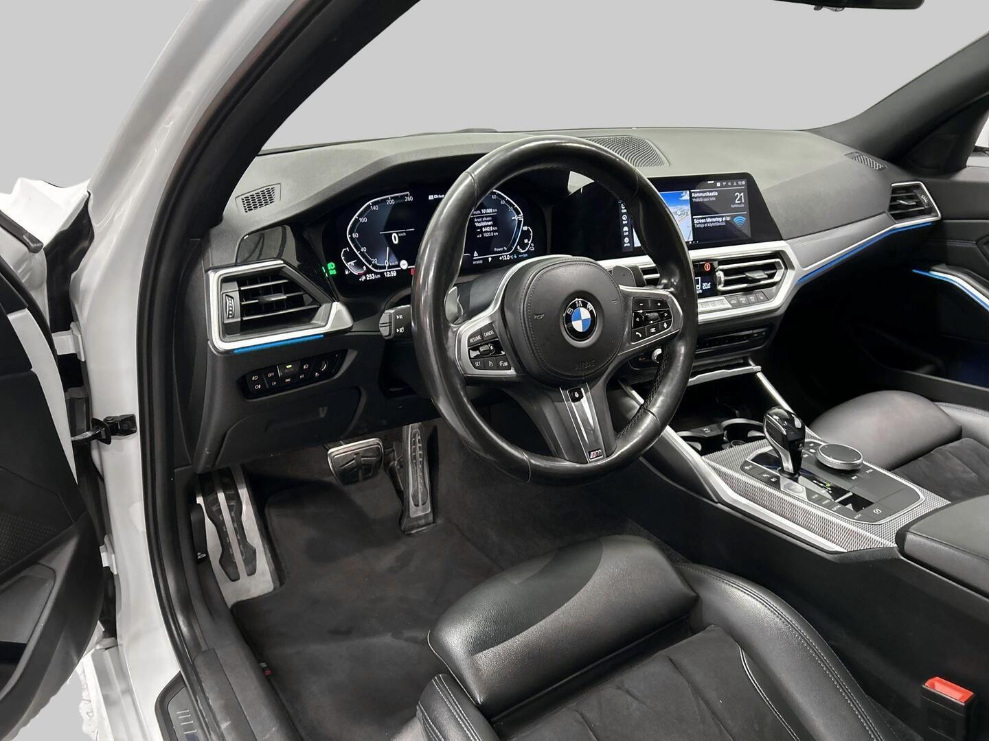 BMW 330 2019