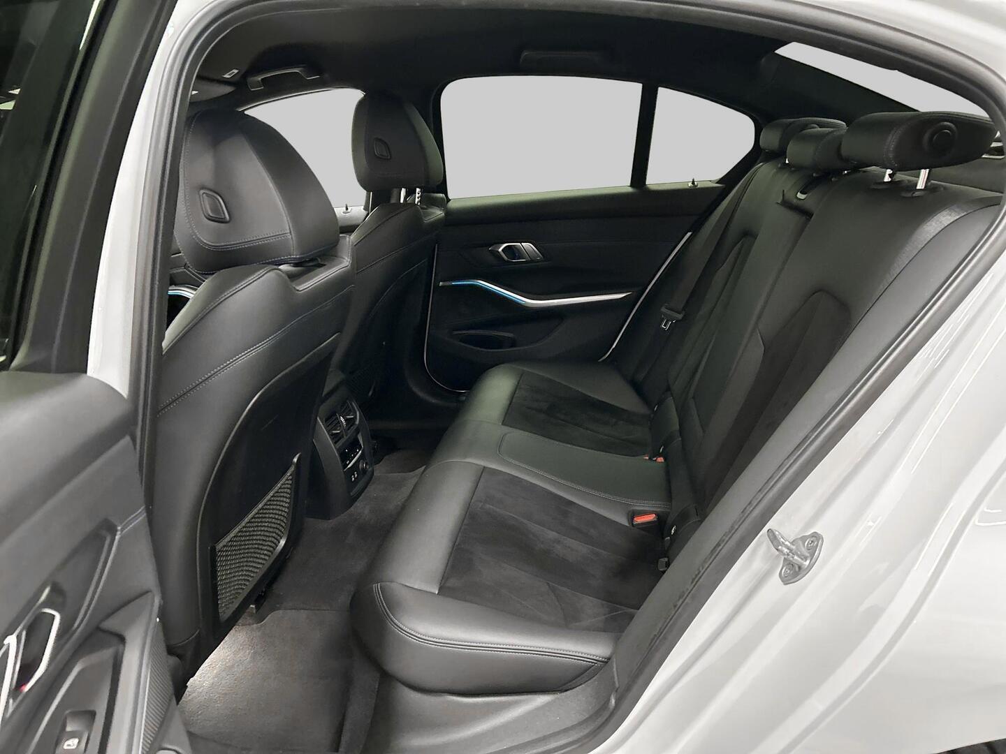 BMW 330 2019