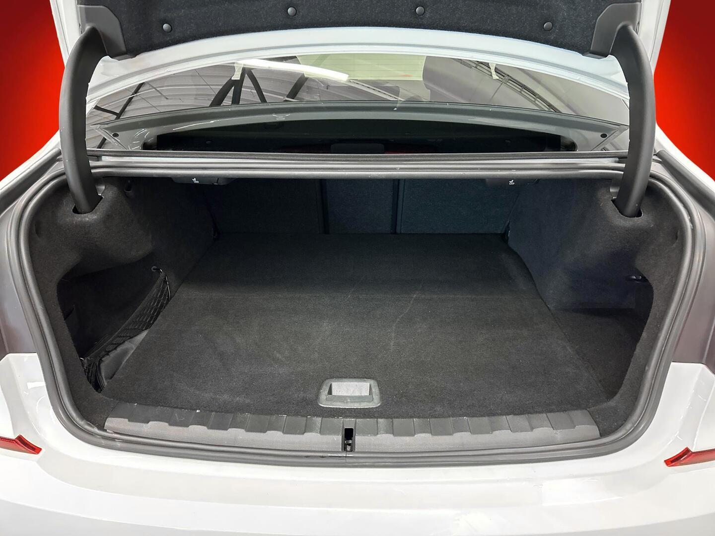 BMW 330 2019