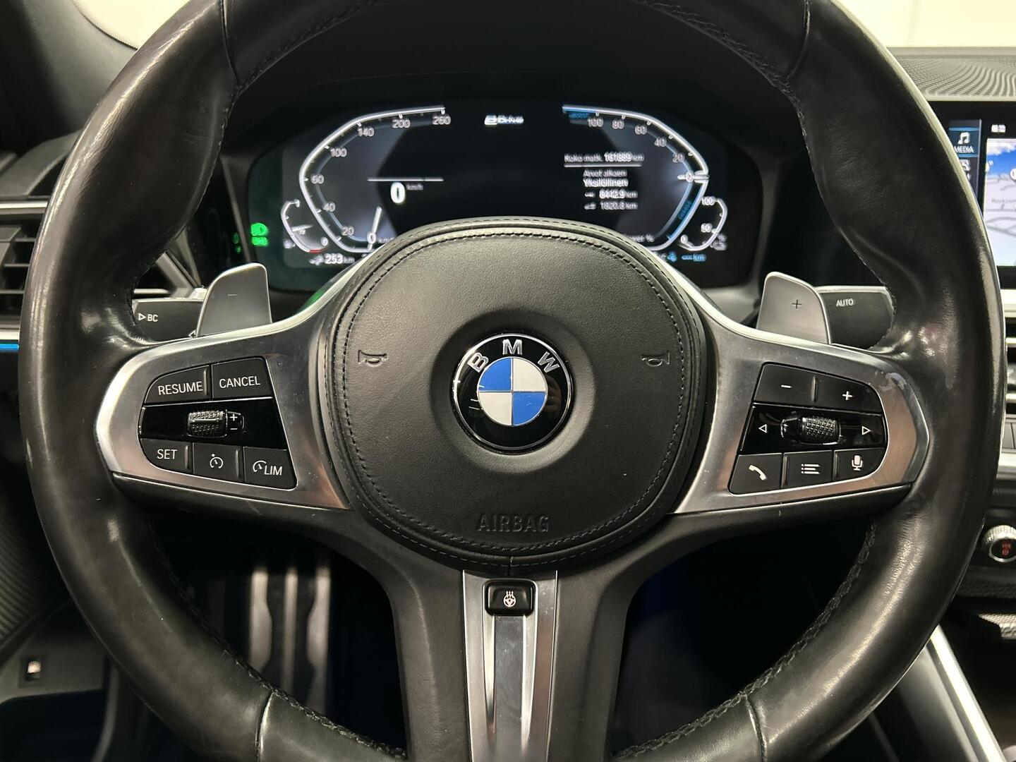 BMW 330 2019