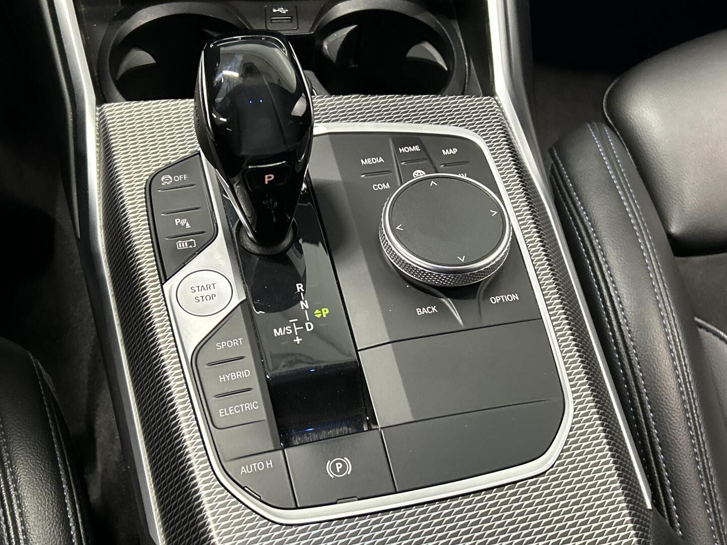 BMW 330 2019