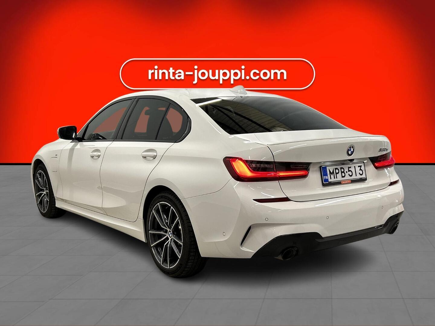 BMW 330 2019