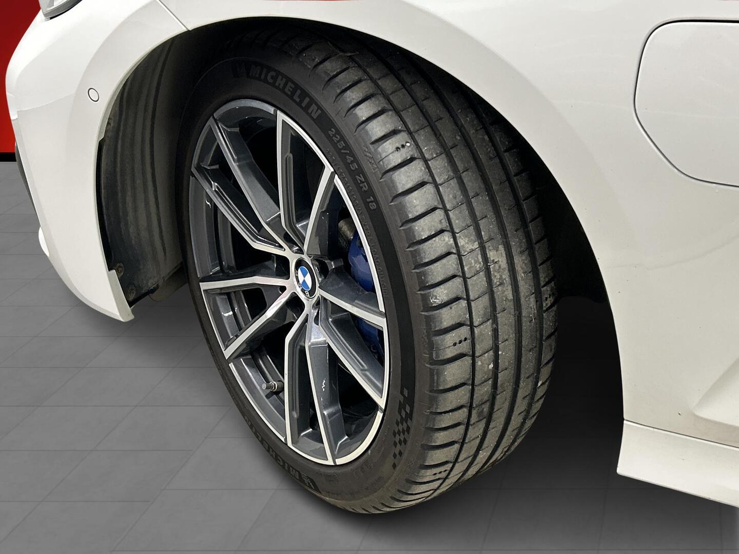 BMW 330 2019