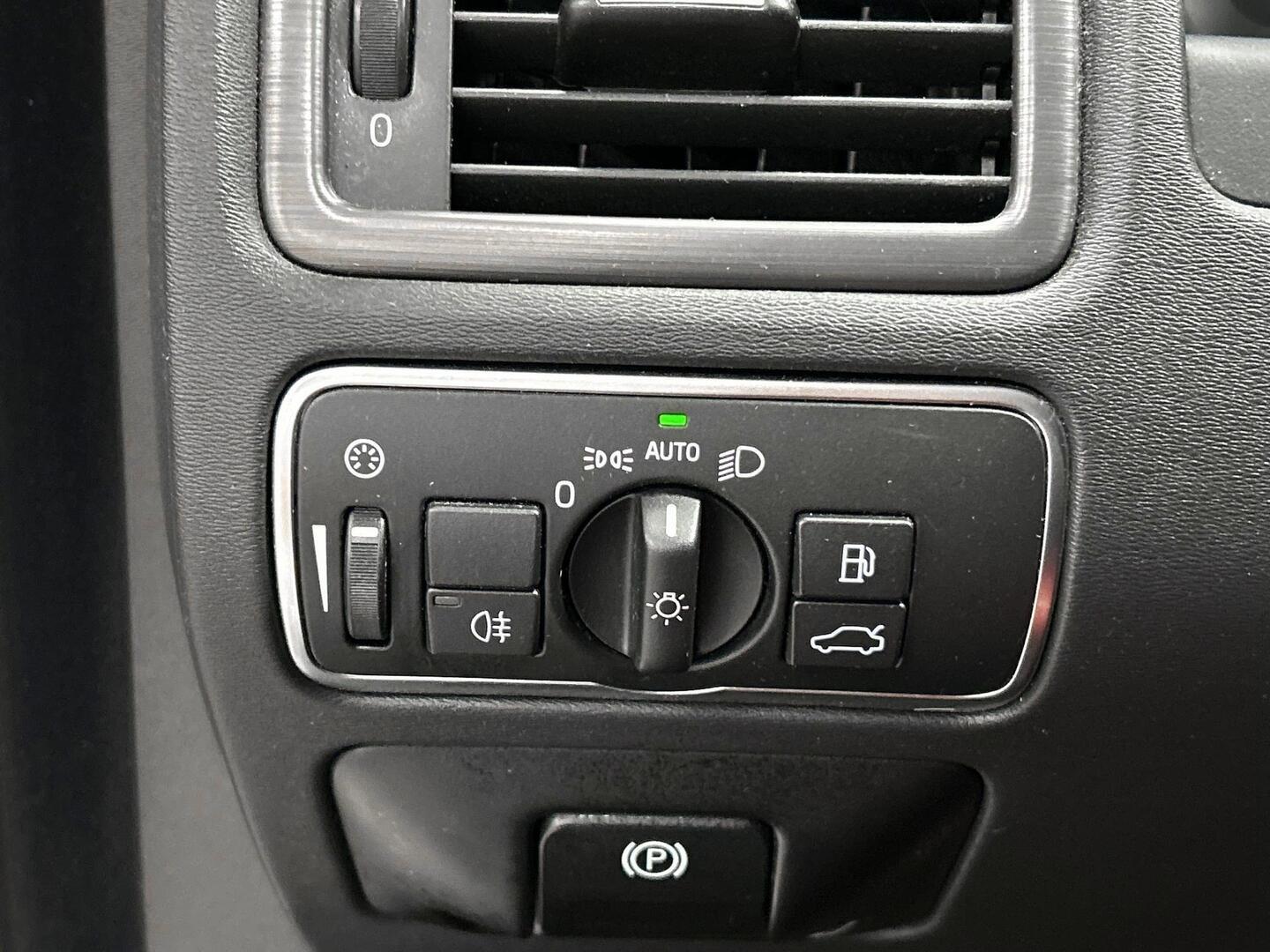 VOLVO XC70 2015
