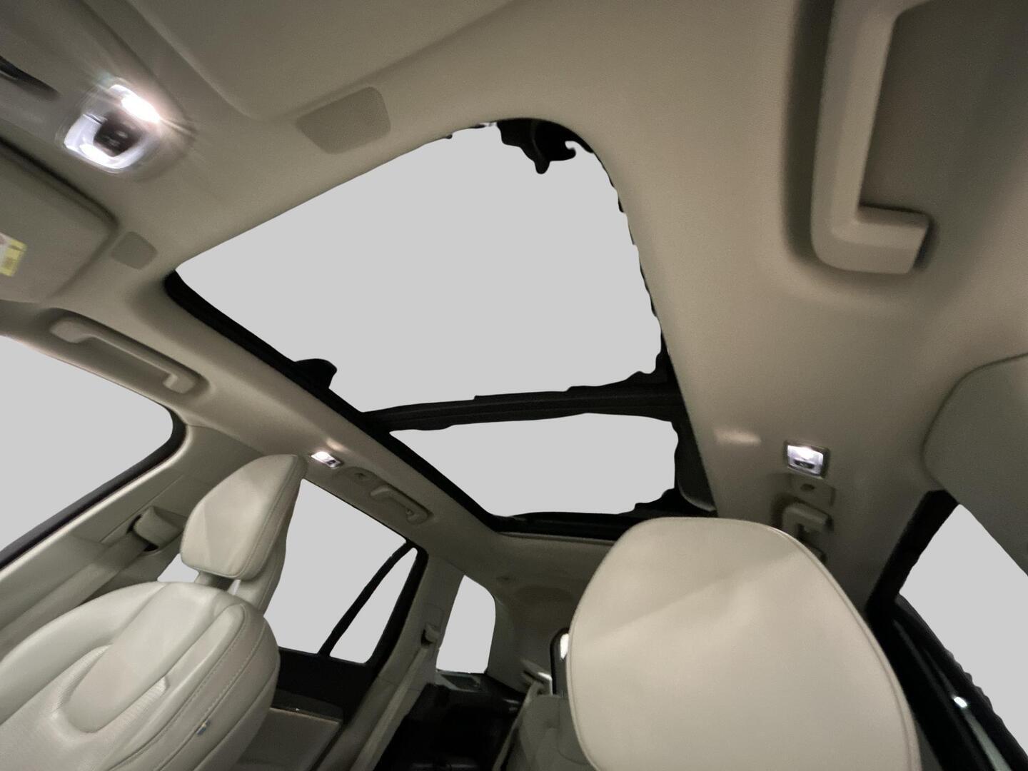 VOLVO XC90 2021