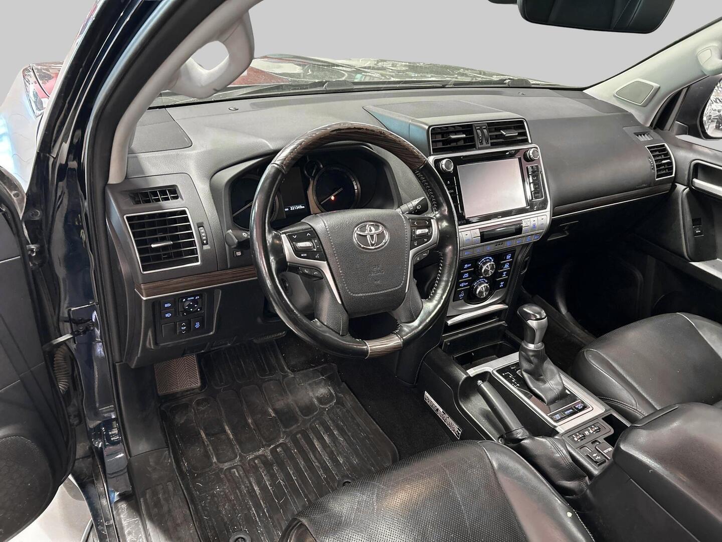 TOYOTA Land Cruiser 2019