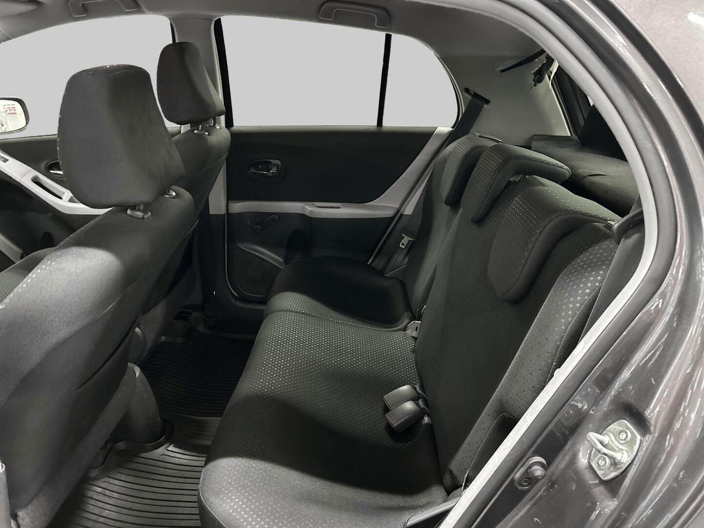 TOYOTA Yaris 2010