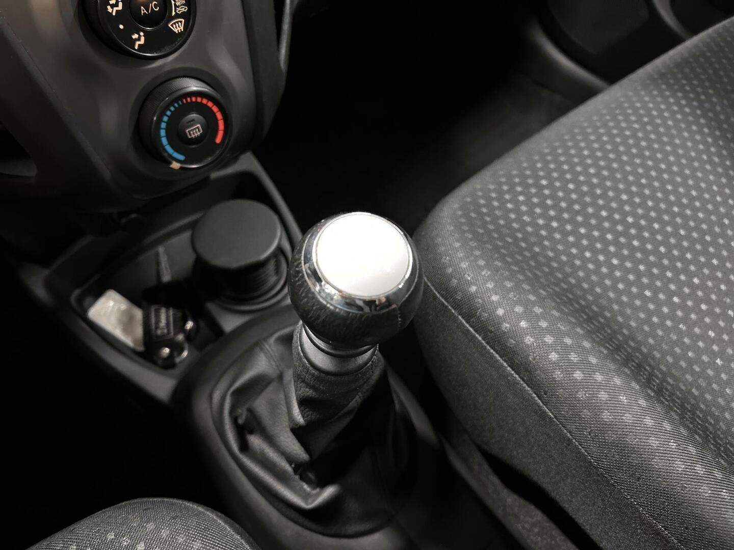 TOYOTA Yaris 2010