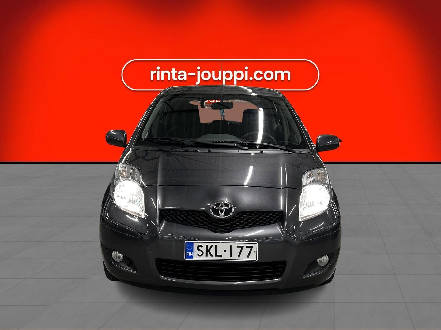 TOYOTA Yaris 2010