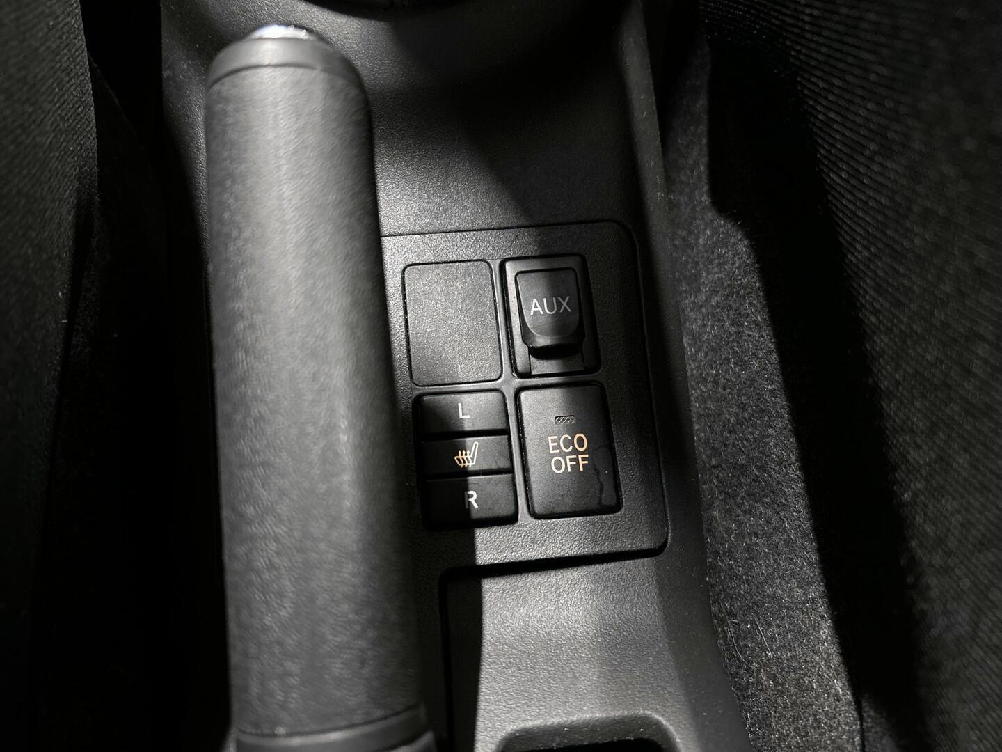 TOYOTA Yaris 2010