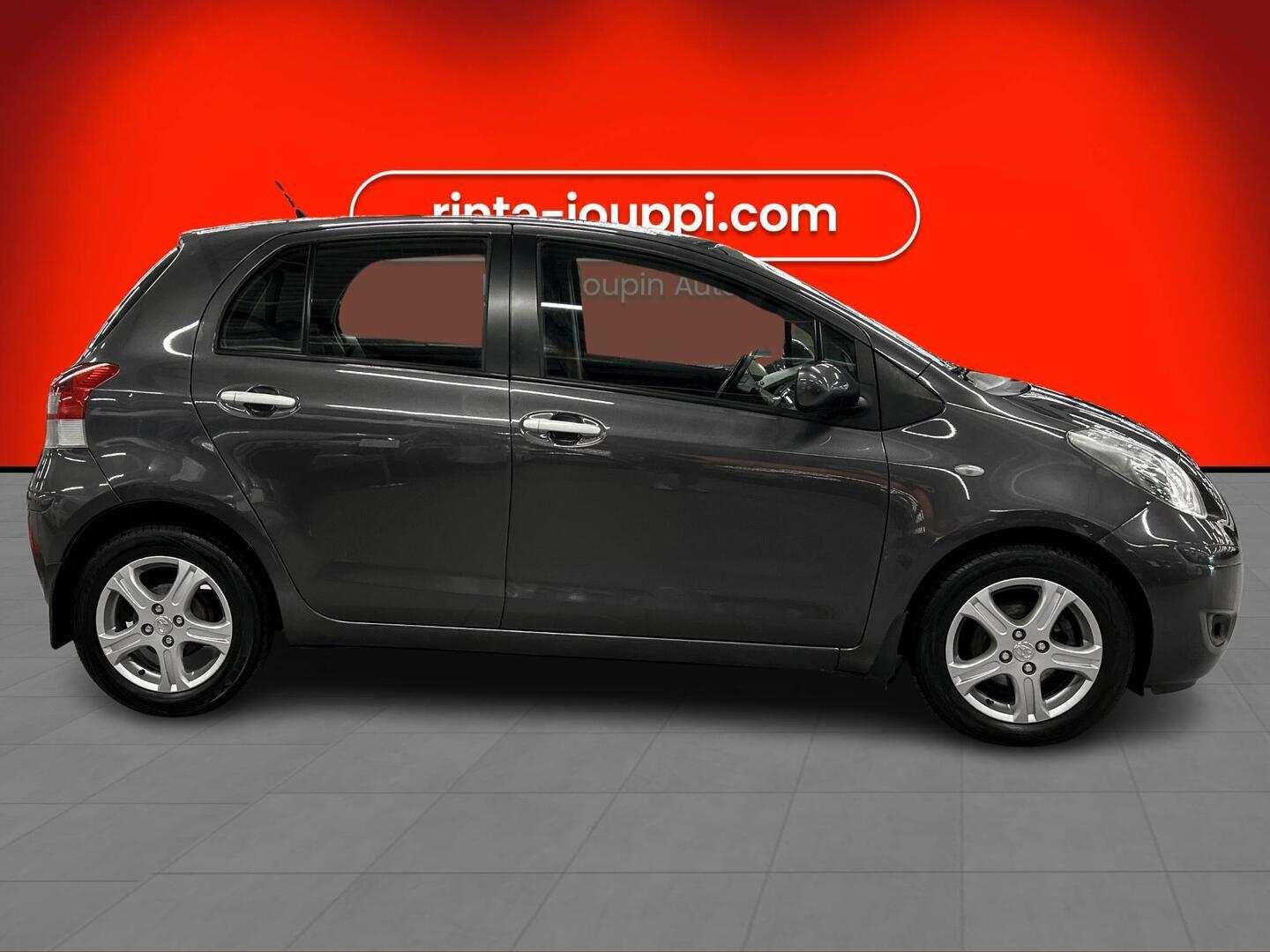 TOYOTA Yaris 2010