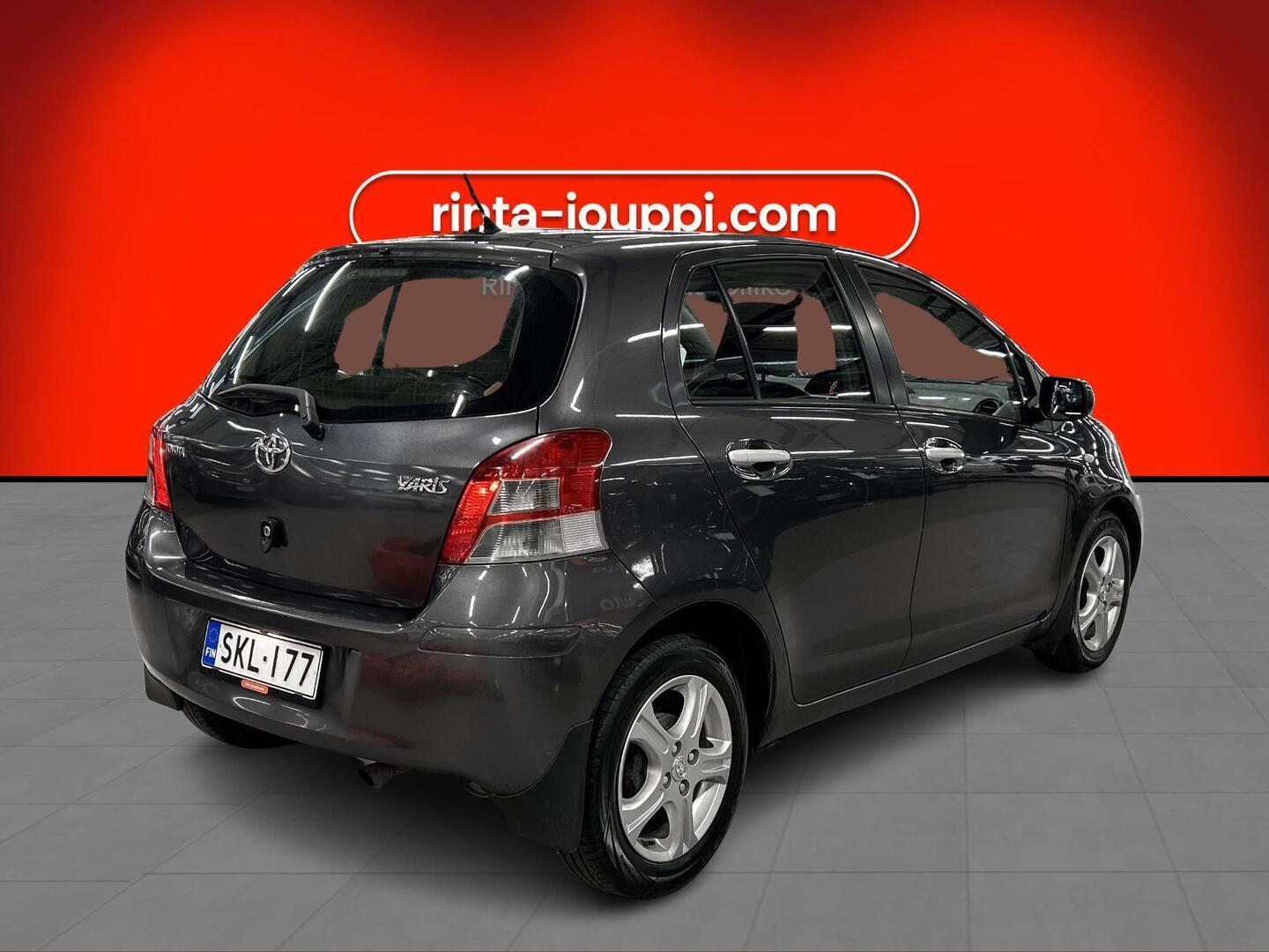 TOYOTA Yaris 2010