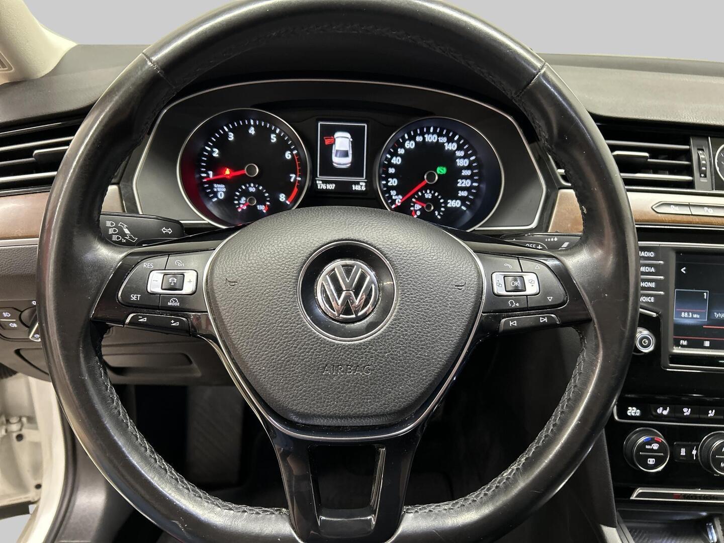 VOLKSWAGEN Passat 2016
