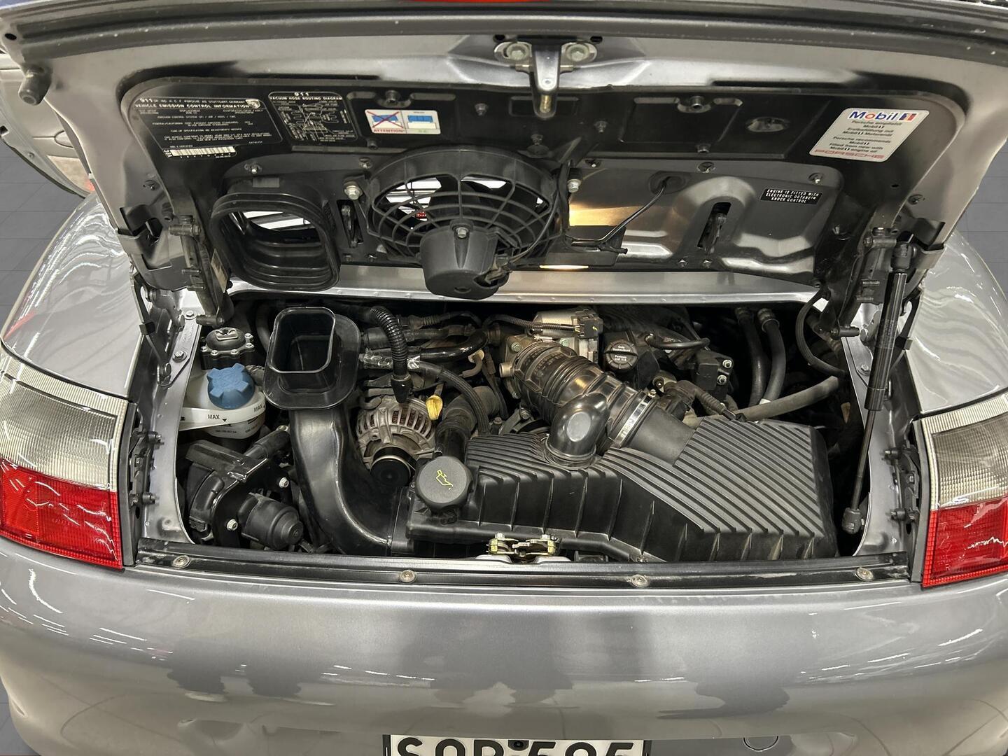 PORSCHE 911 2002