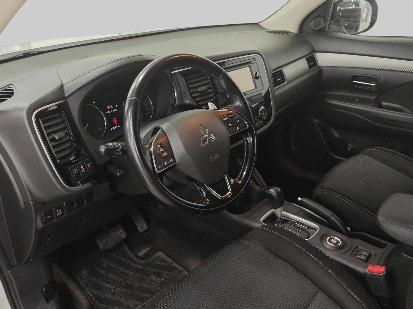 MITSUBISHI Outlander 2015