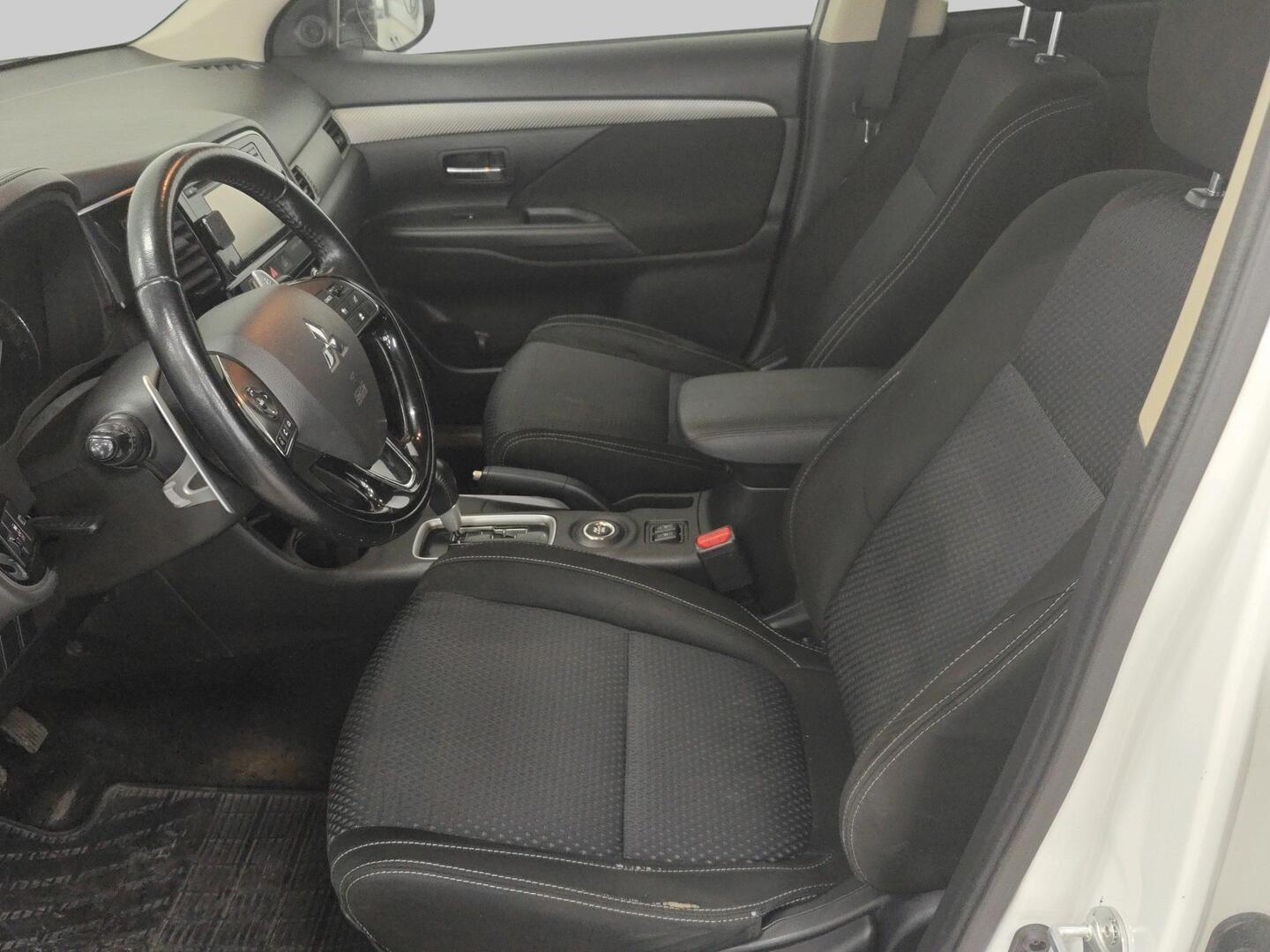 MITSUBISHI Outlander 2015