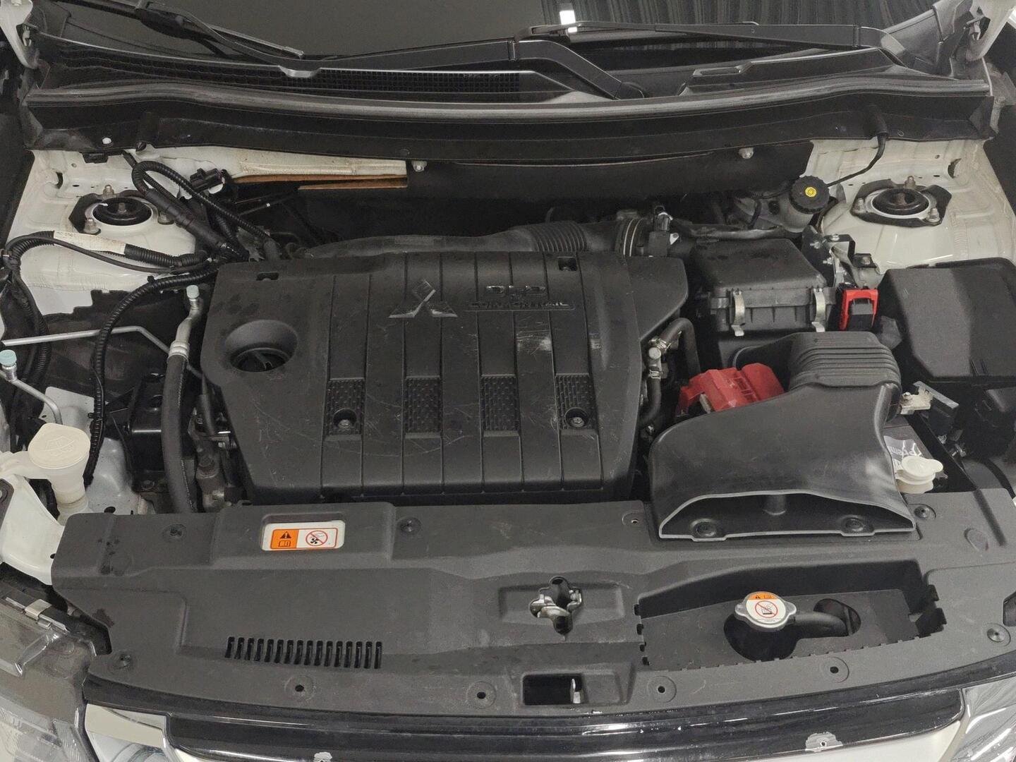 MITSUBISHI Outlander 2015