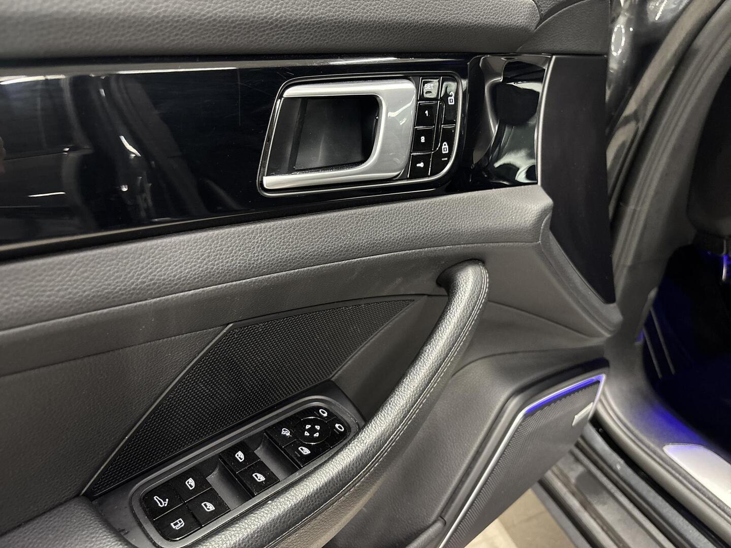 PORSCHE Panamera 2019
