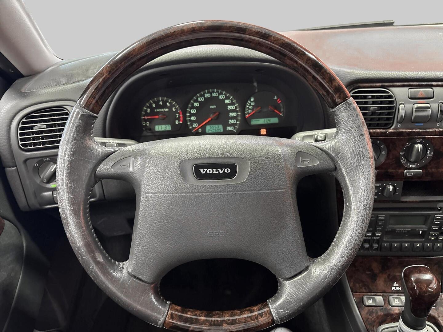 VOLVO V40 1999