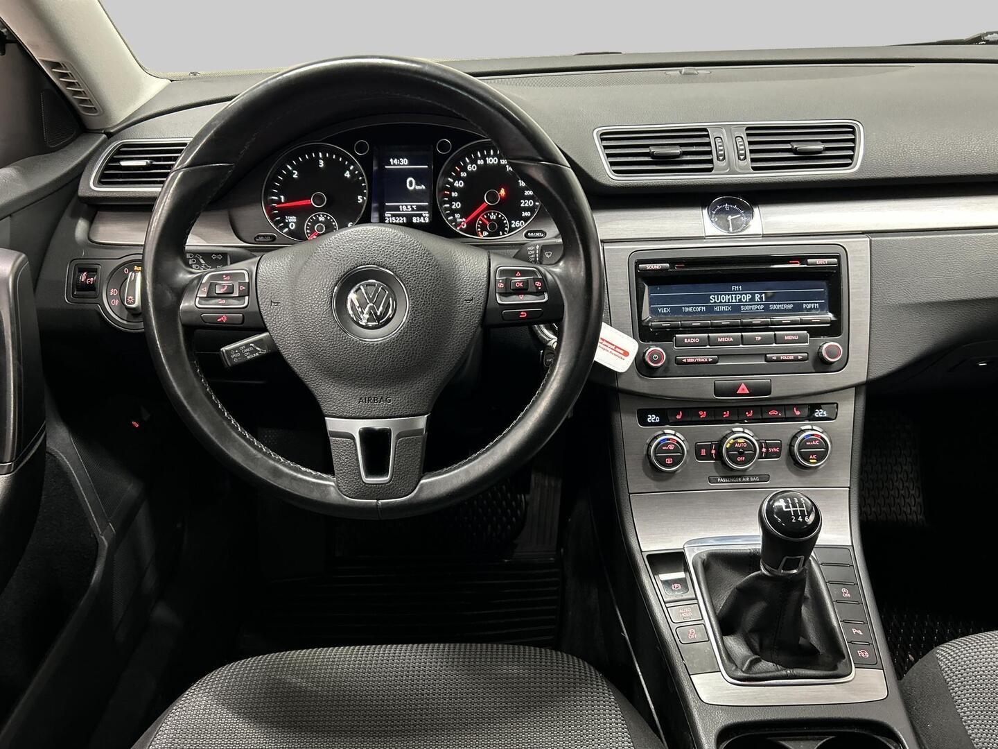 VOLKSWAGEN Passat 2012