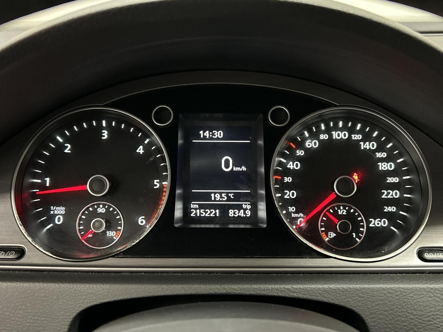 VOLKSWAGEN Passat 2012