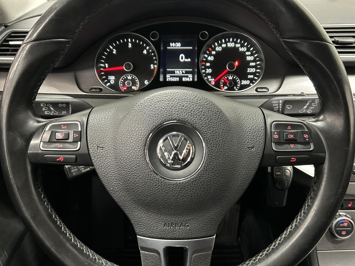 VOLKSWAGEN Passat 2012