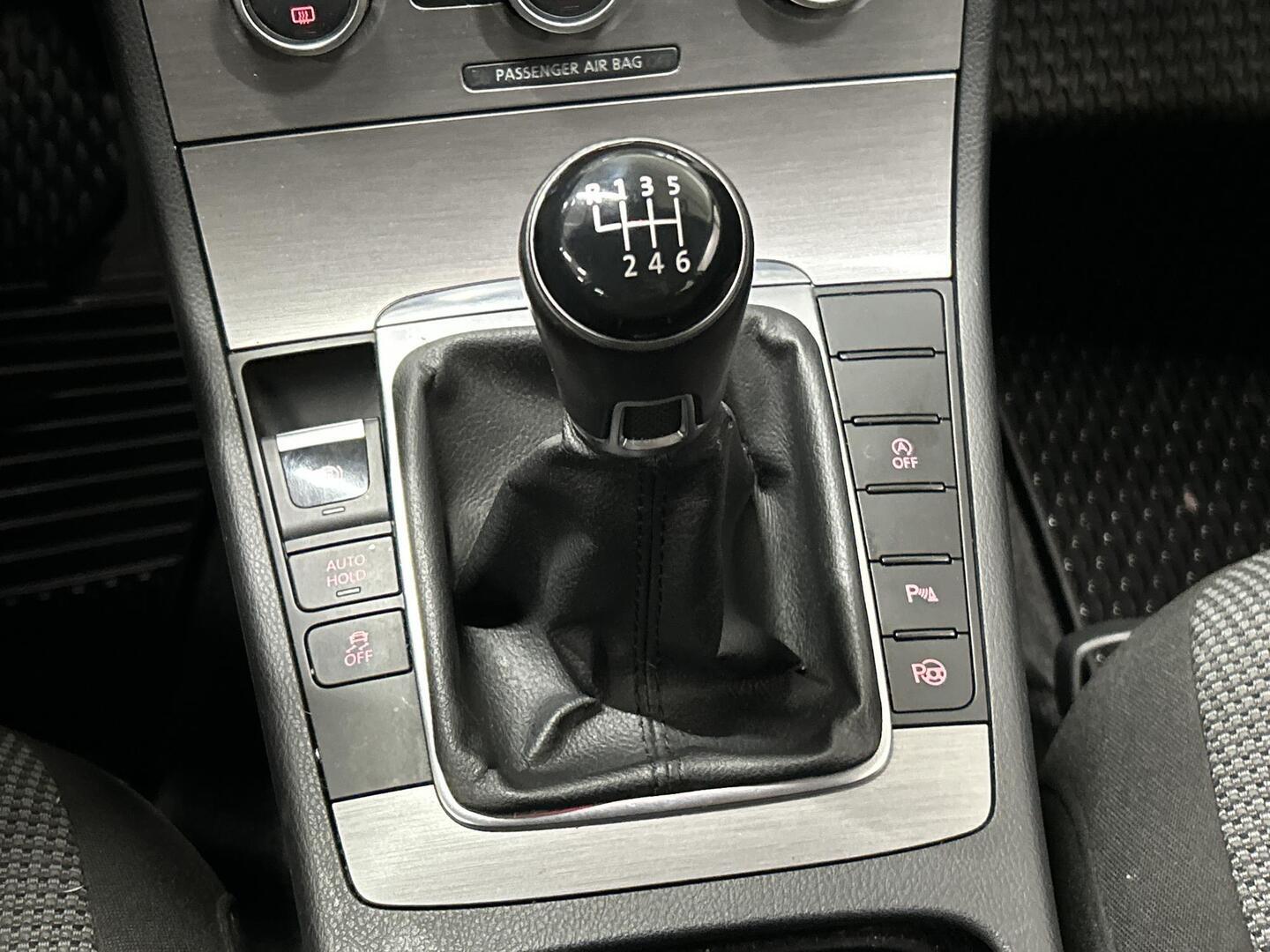 VOLKSWAGEN Passat 2012