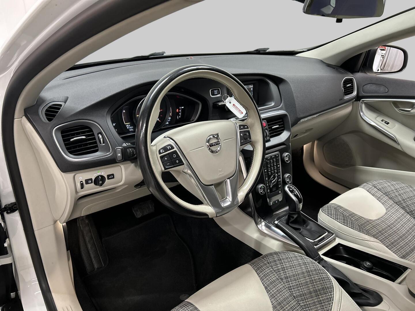 VOLVO V40 Cross Country 2017