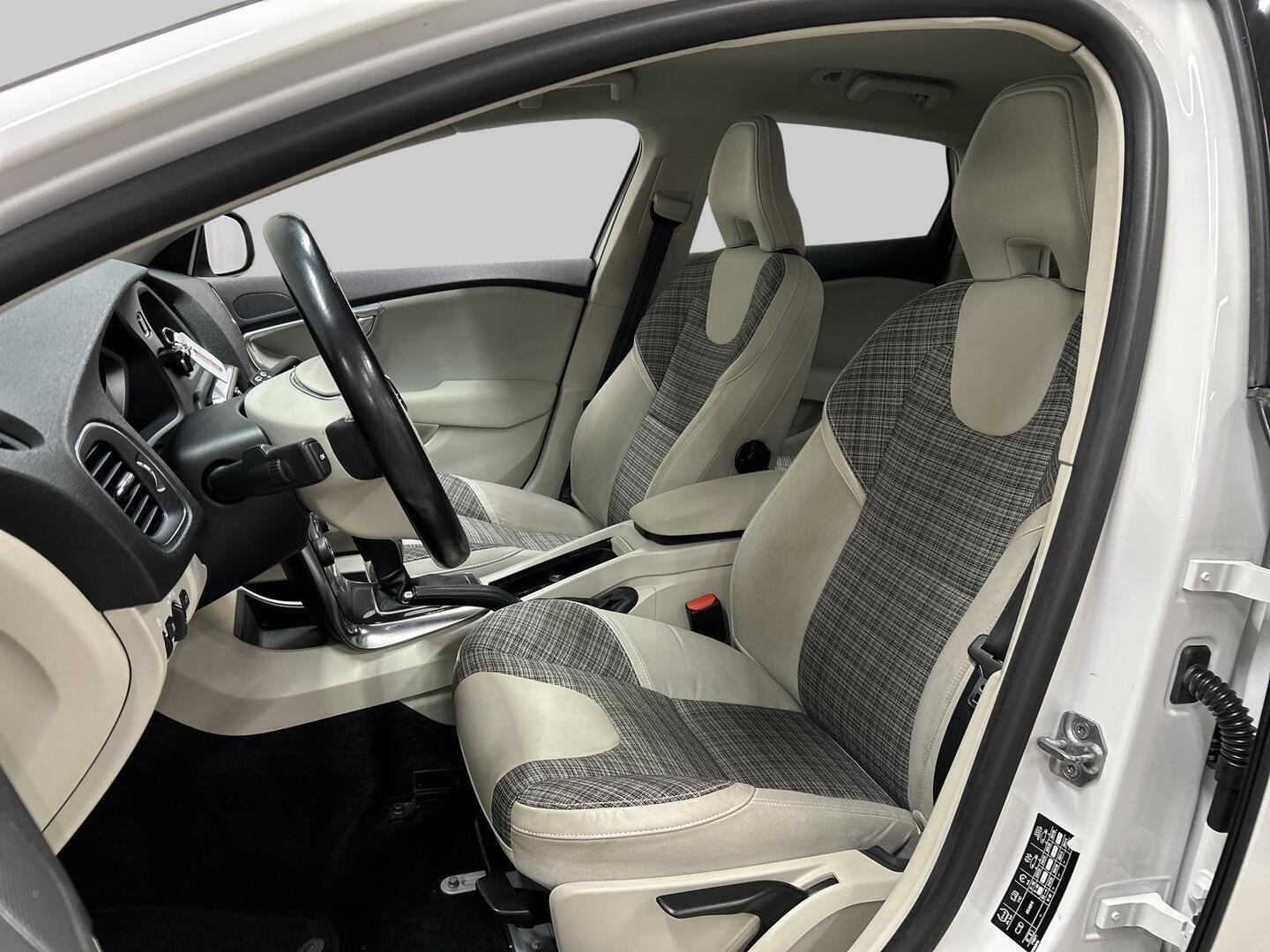 VOLVO V40 Cross Country 2017