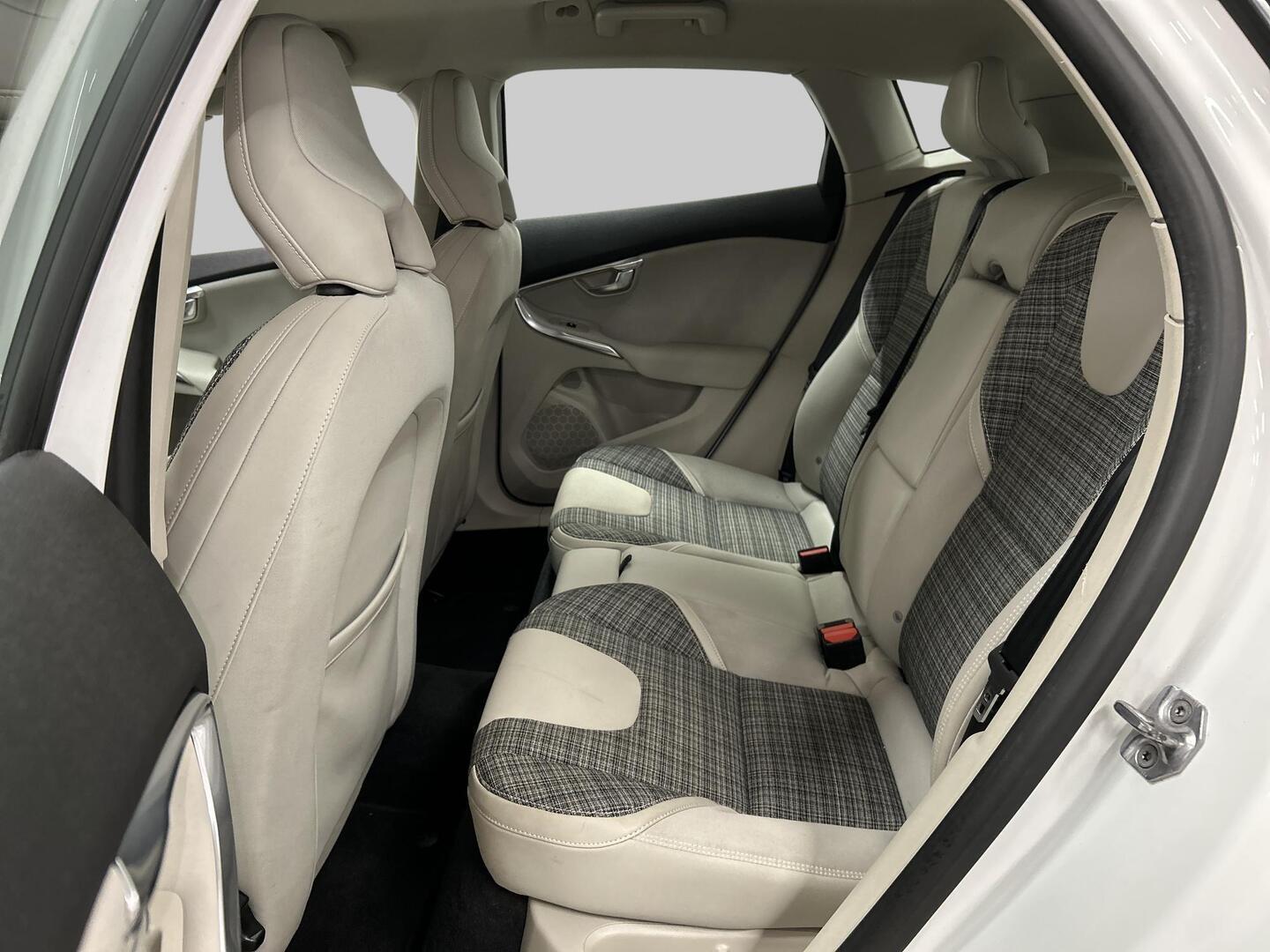 VOLVO V40 Cross Country 2017