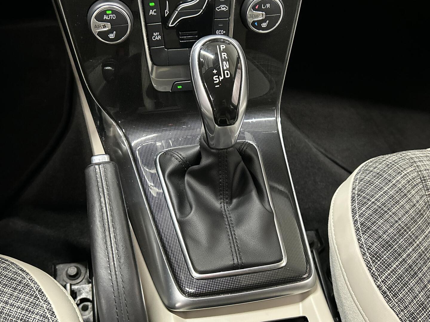 VOLVO V40 Cross Country 2017