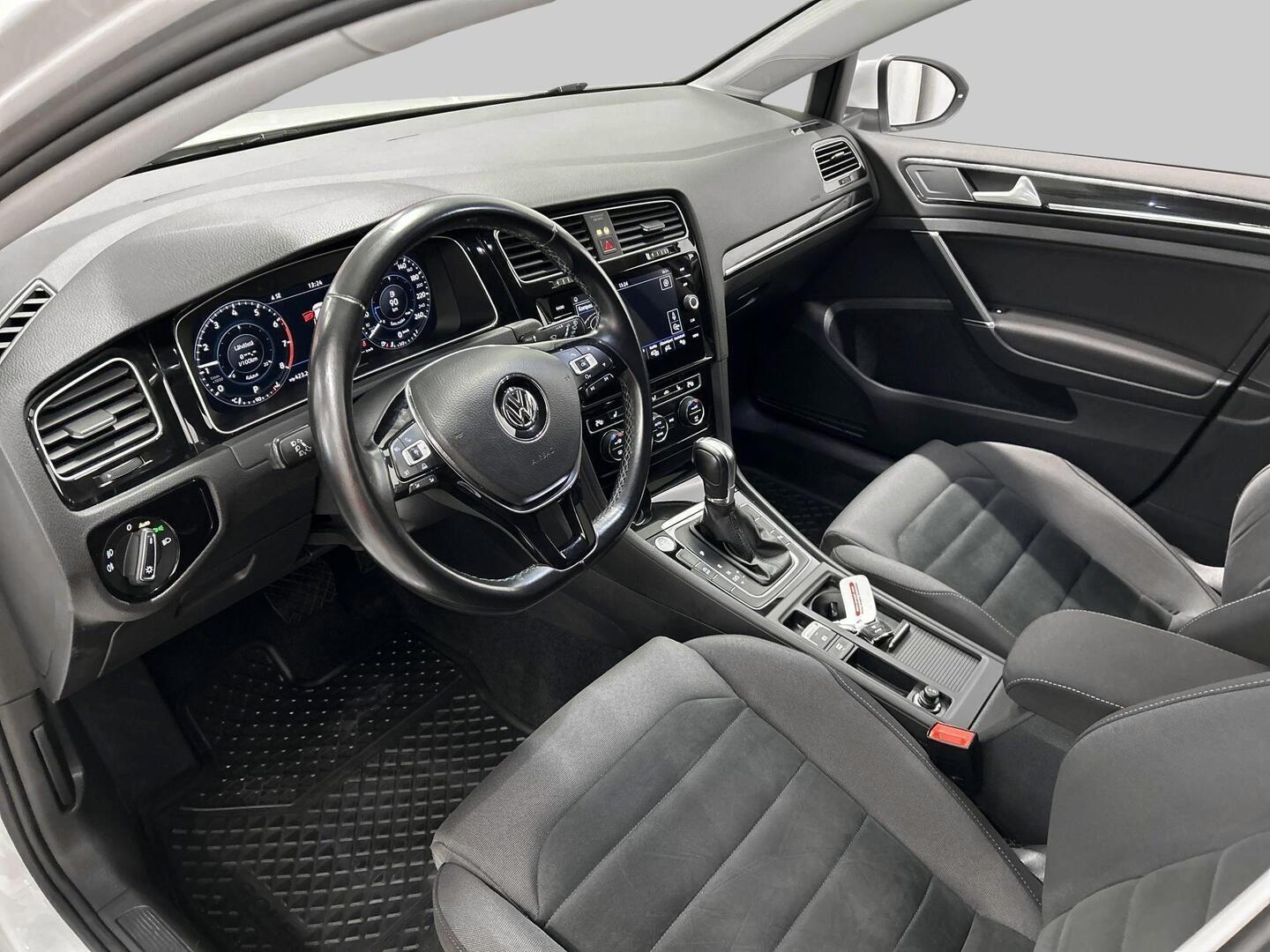 VOLKSWAGEN Golf 2018