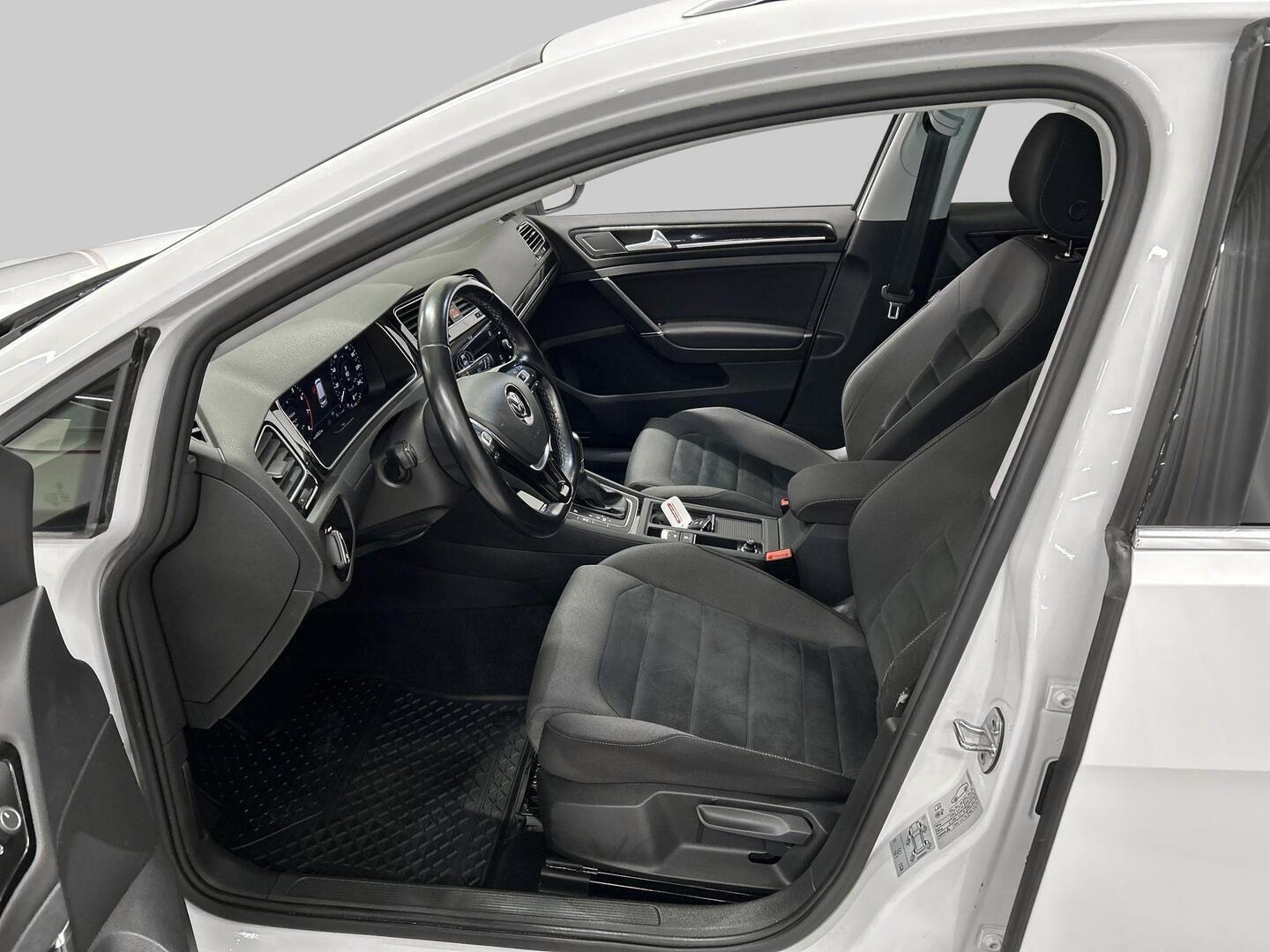 VOLKSWAGEN Golf 2018