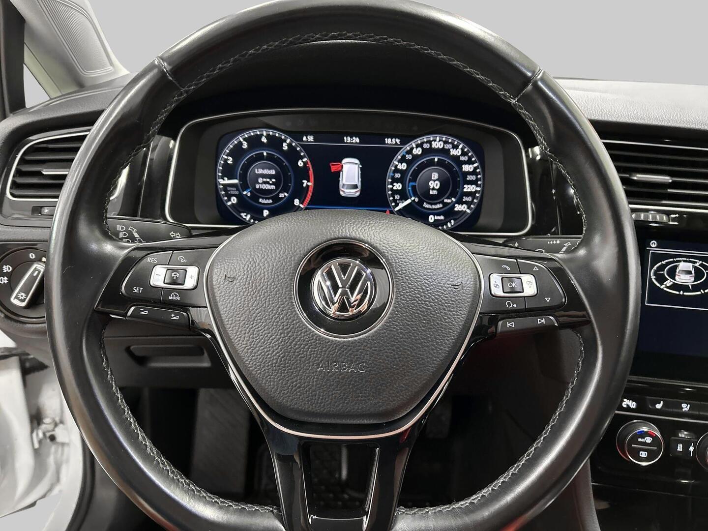 VOLKSWAGEN Golf 2018